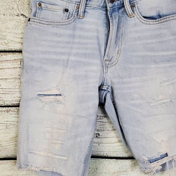 Old Navy Slim Fit Distressed Light Wash Denim Shorts Size 28 Raw Hem - Picture 3 of 7